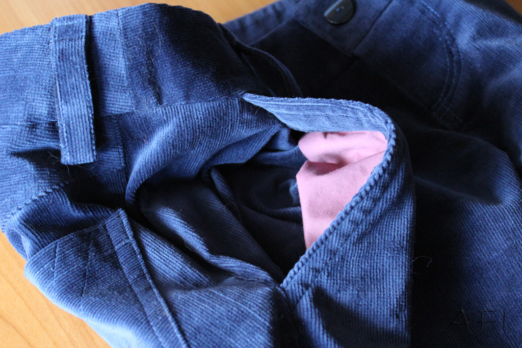 Making pants - front pocket detail