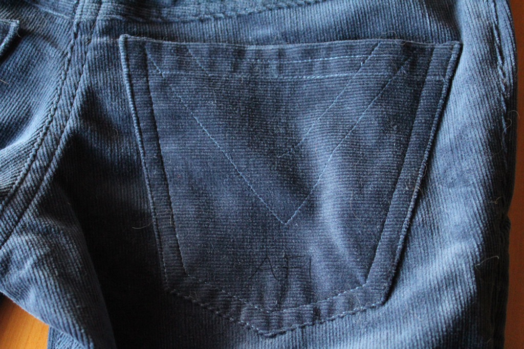 Sewing pants - back pocket
