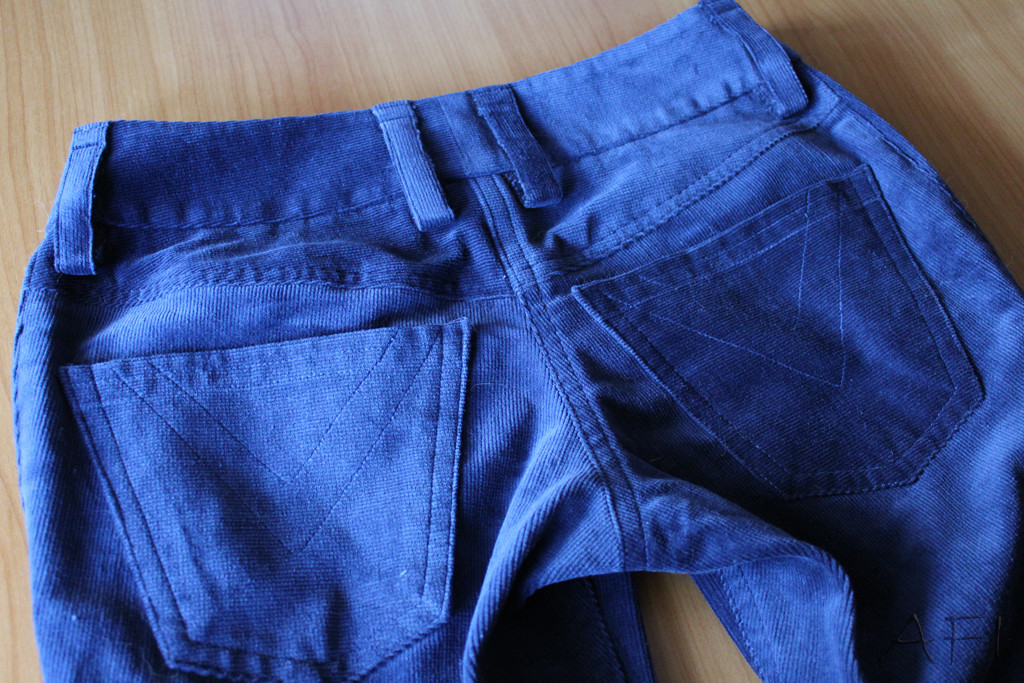 Sewing pants - back detail