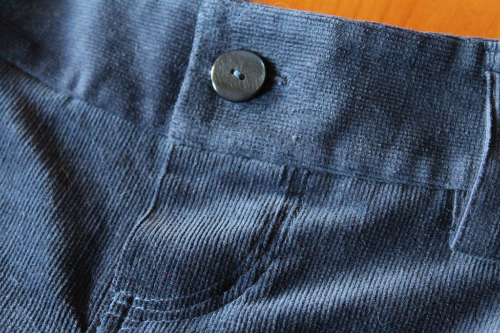 Sewing pants - Front detail